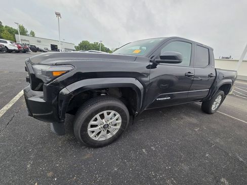 Certified 2024 Toyota Tacoma SR5 AWD/4WD image 5