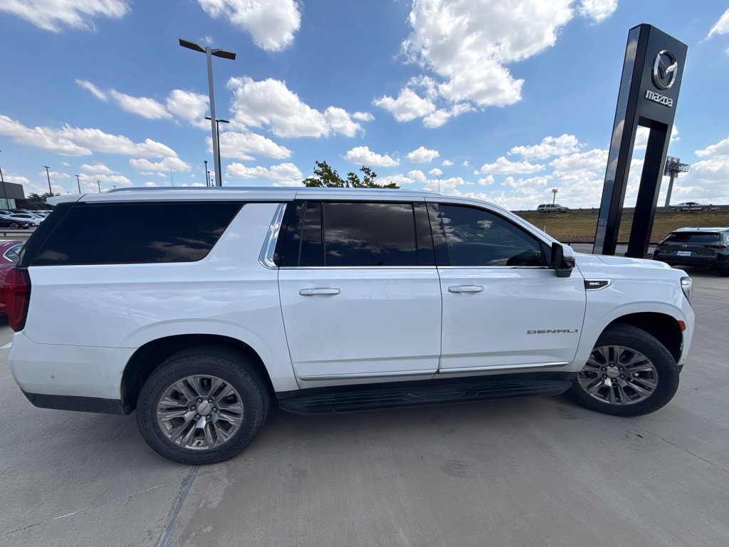Used 2024 GMC Yukon XL Denali w/ Advanced Technology Package AWD/4WD image 4