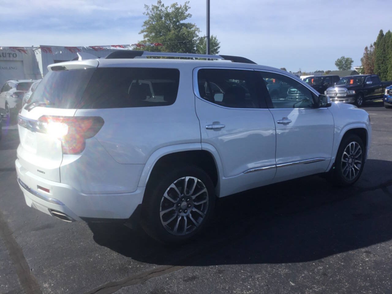 Used 2021 GMC Acadia Denali w/ Denali Ultimate Package AWD/4WD image 5