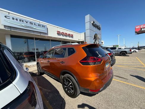 Used 2019 Nissan Rogue SV image 8