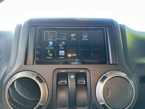 Used 2016 Jeep Wrangler Sport image 25