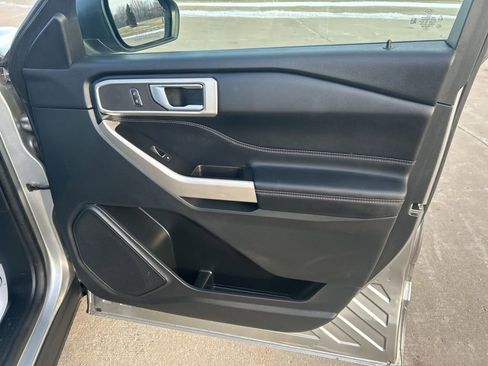 Used 2022 Ford Explorer XLT w/ Equipment Group 202A image 22