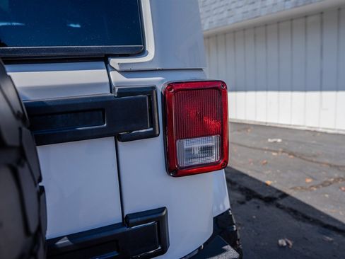 Used 2013 Jeep Wrangler Unlimited Rubicon w/ Connectivity Group image 11