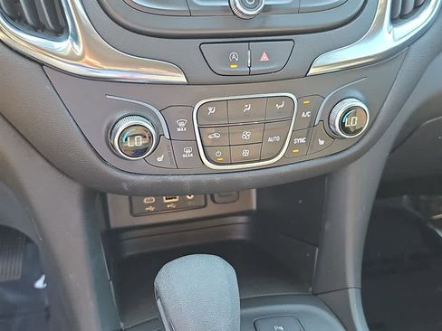 Used 2023 Chevrolet Equinox LT AWD/4WD image 40