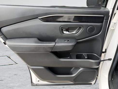 Used 2024 Honda Pilot Elite image 22