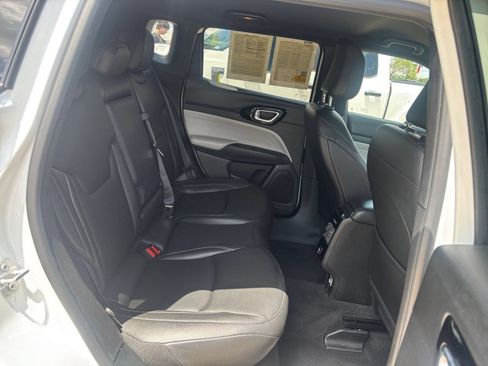 Used 2025 Jeep Compass Limited AWD/4WD image 27
