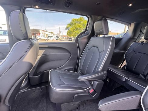 Used 2026 Chrysler Pacifica Limited w/ S Appearance Package AWD/4WD image 18