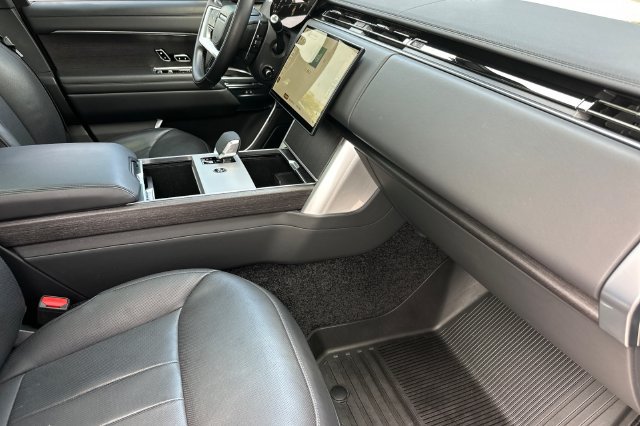 Used 2024 Land Rover Range Rover Long Wheelbase SE AWD/4WD image 14