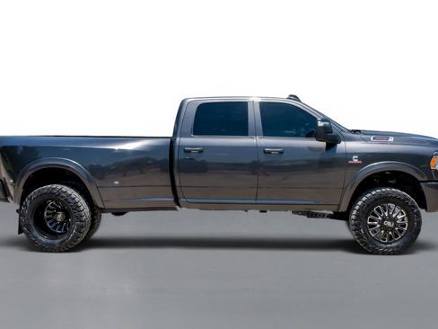 Used 2024 RAM 3500 Tradesman w/ Chrome Appearance Group AWD/4WD image 6