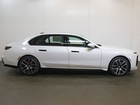 New 2026 BMW 740i xDrive AWD/4WD image 3
