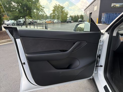 Used 2021 Tesla Model Y 2WD image 16
