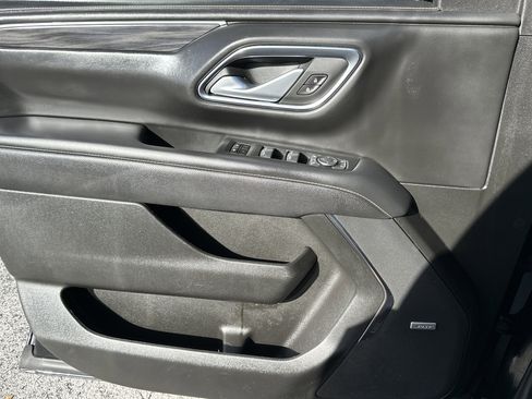 Used 2022 GMC Yukon SLT w/ SLT Luxury Package image 16