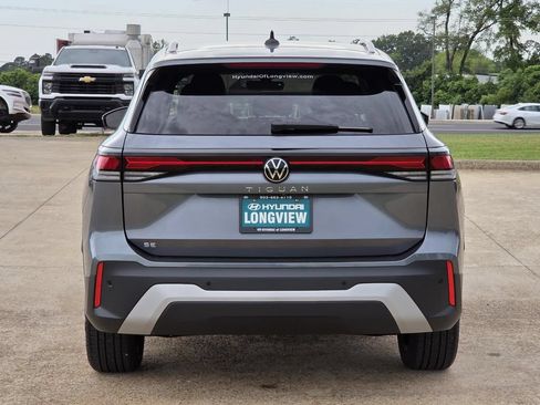 Used 2025 Volkswagen Tiguan SE FWD image 5