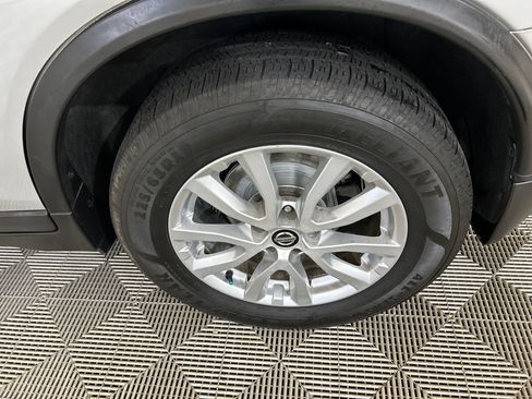 Used 2019 Nissan Rogue S w/ Special Edition Package FWD image 10