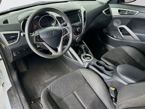 Used 2015 Hyundai Veloster FWD image 2