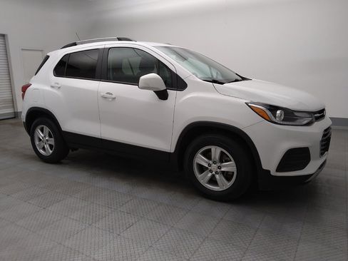 Used 2022 Chevrolet Trax LT w/ LT Convenience Package image 11