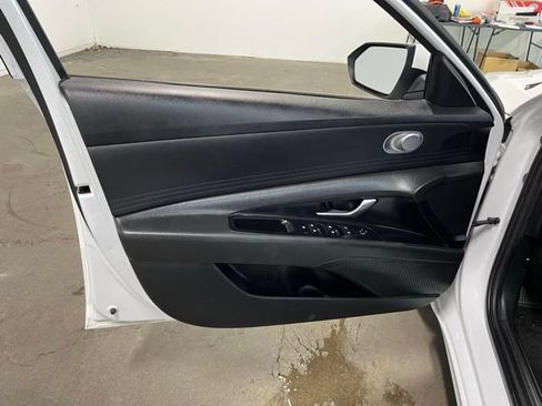 Used 2024 Hyundai Elantra SEL FWD image 24