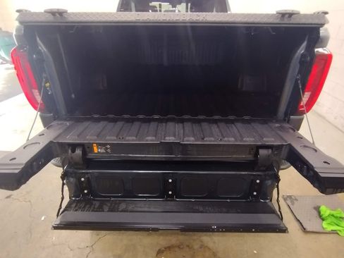 Used 2021 GMC Sierra 1500 AT4 w/ AT4 Premium Package AWD/4WD image 24