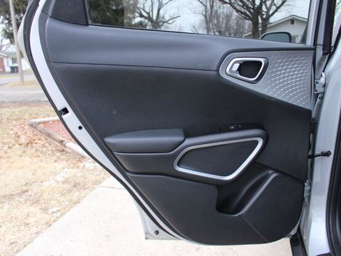 Used 2021 Kia Soul LX FWD image 27