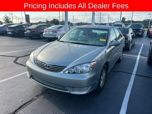 Used 2005 Toyota Camry LE FWD image 10