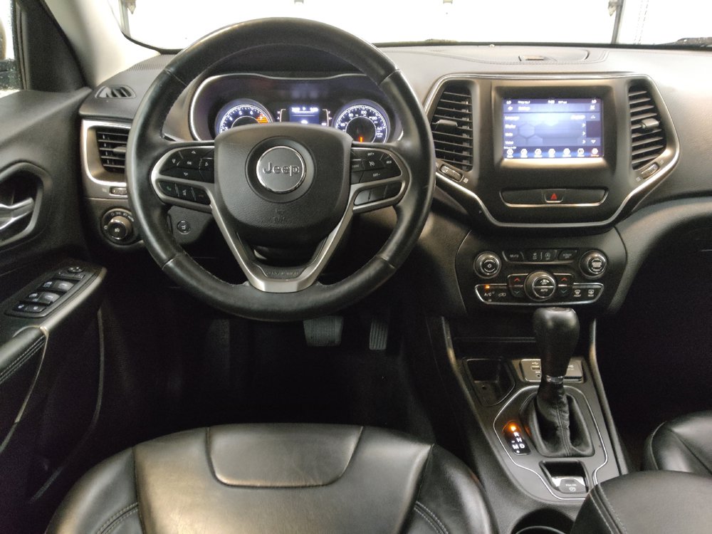 Used 2019 Jeep Cherokee Latitude Plus w/ Comfort/Convenience Group FWD image 22