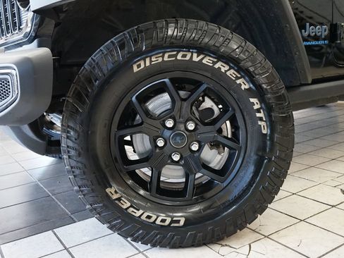 Used 2024 Jeep Wrangler Unlimited AWD/4WD image 56