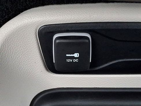 Used 2023 Chrysler Pacifica Touring-L image 24