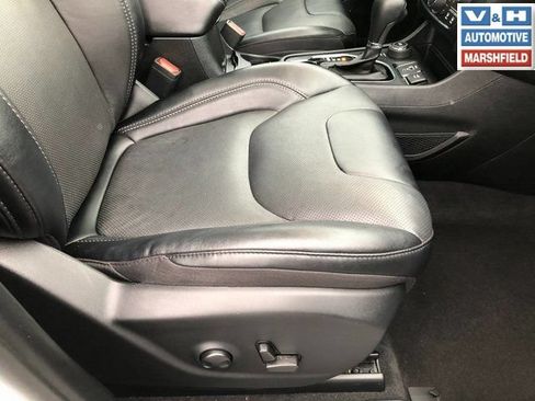 Used 2022 Jeep Cherokee Limited AWD/4WD image 19