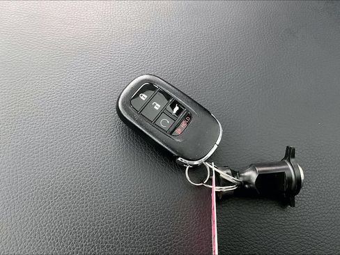 Used 2024 Honda Pilot Touring image 13