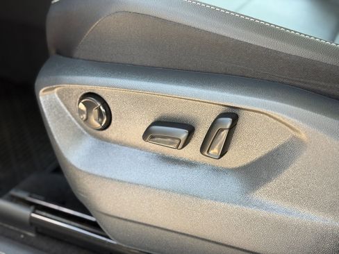 Used 2021 Volkswagen Tiguan SE w/ Panoramic Sunroof Package FWD image 22