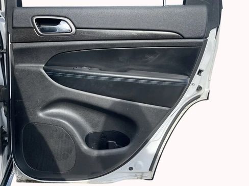 Used 2018 Jeep Grand Cherokee Laredo image 18