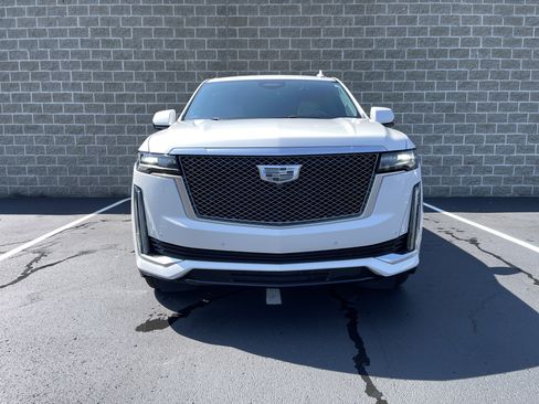 Used 2022 Cadillac Escalade Premium Luxury Platinum image 9