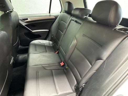 Used 2015 Volkswagen Golf TDI SE FWD image 17