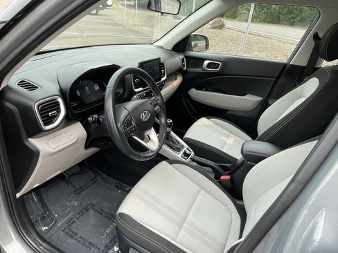 Certified 2023 Hyundai Venue SEL FWD image 10