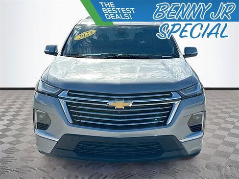 Used 2023 Chevrolet Traverse Premier image 2