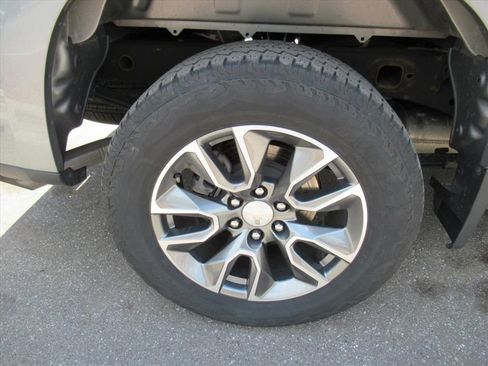 Used 2024 Chevrolet Silverado 1500 LT AWD/4WD image 5
