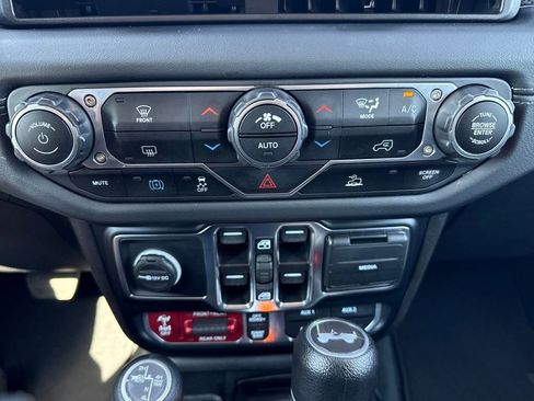 Used 2024 Jeep Wrangler Unlimited Rubicon 4xe image 28