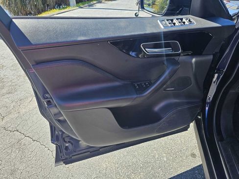 Used 2018 Jaguar F-PACE Premium image 6