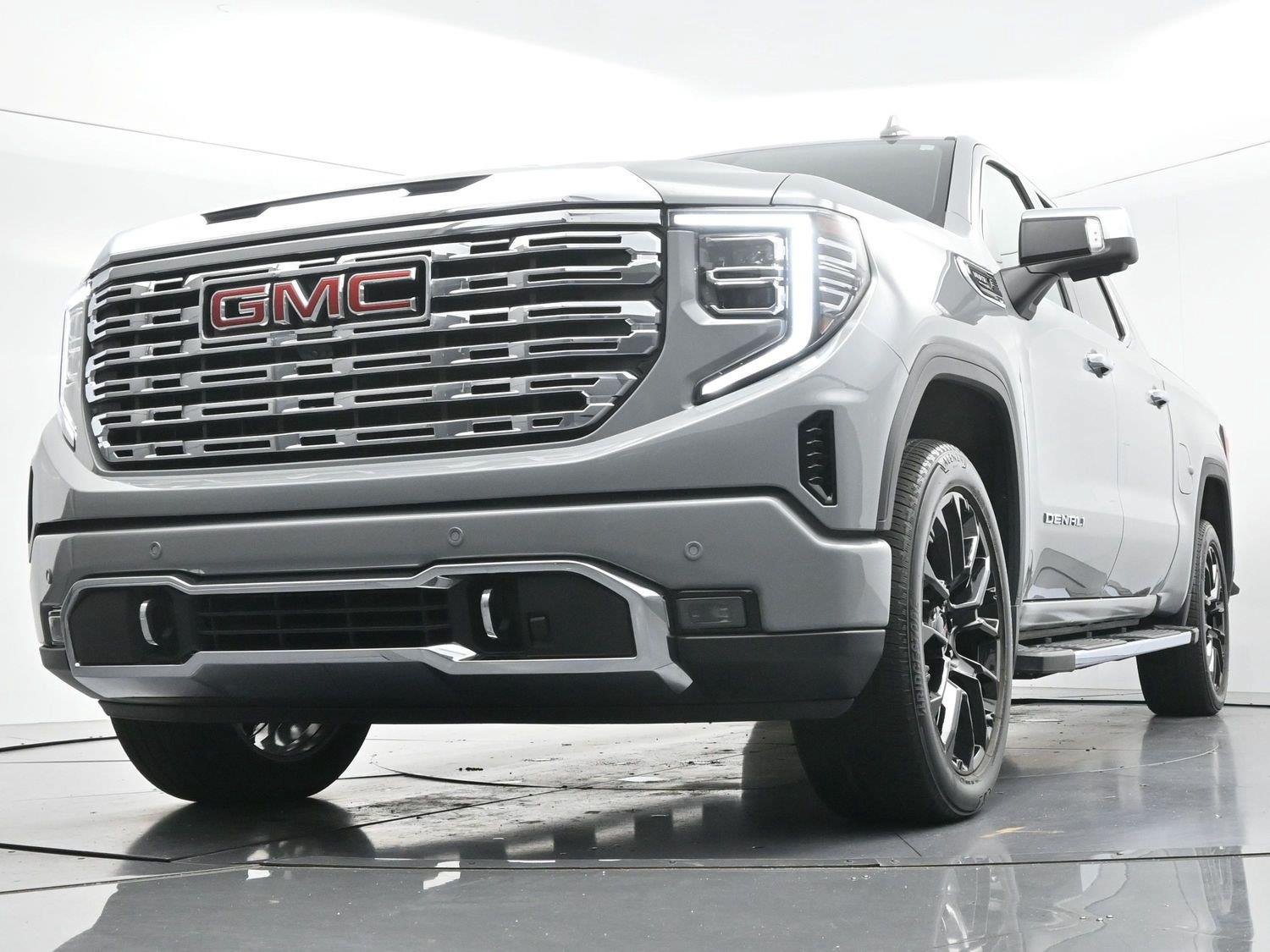 Used 2025 GMC Sierra 1500 Denali w/ Technology Package AWD/4WD image 46