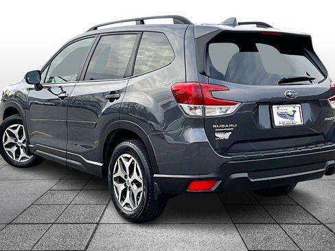 Used 2021 Subaru Forester Premium image 2