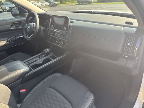 Used 2024 Nissan Pathfinder S image 35