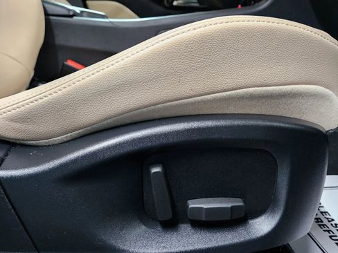 Used 2017 Jaguar F-PACE Premium image 15