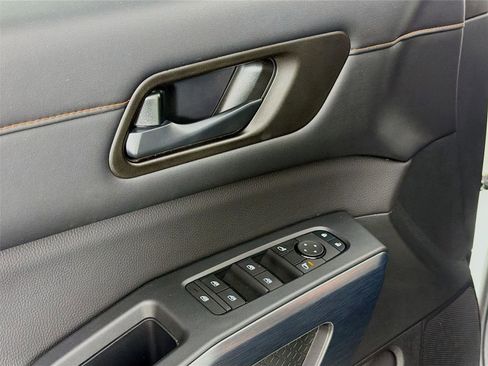 Used 2025 Nissan Pathfinder Rock Creek image 18