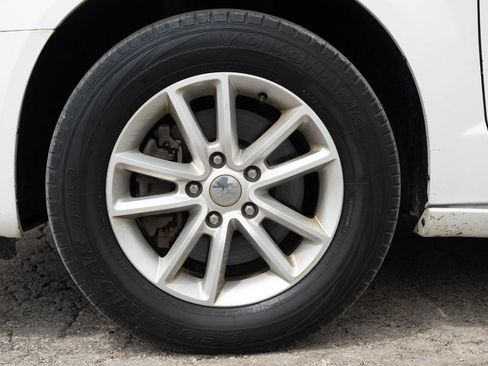 Used 2019 Dodge Grand Caravan SXT FWD image 9
