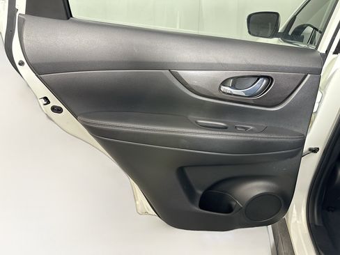 Used 2019 Nissan Rogue SV FWD image 25