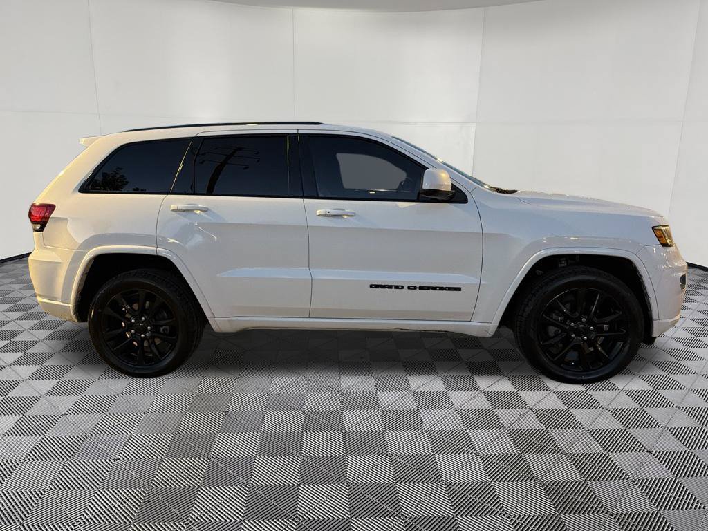 Used 2020 Jeep Grand Cherokee Altitude AWD/4WD image 8