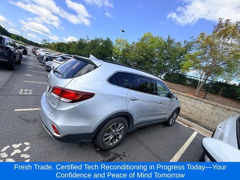 Used 2017 Hyundai Santa Fe SE AWD/4WD image 5