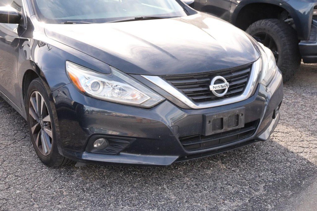 Used 2017 Nissan Altima 2.5 SV FWD image 2