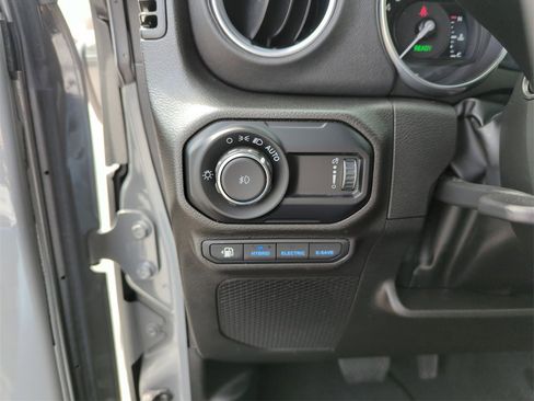 Used 2023 Jeep Wrangler Unlimited Sahara w/ Cold Weather Group image 20