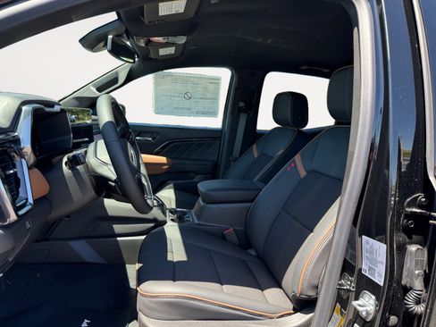 New 2025 GMC Canyon AT4 w/ Nightfall Edition image 10